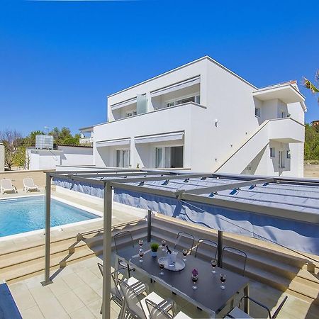 Apartments Villa V Vir Exterior photo