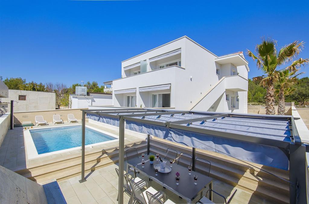 Apartments Villa V Vir Exterior photo